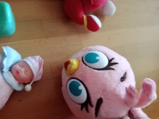 Lote bebé: Mickey, Angry Bird, muñecas Nenuco