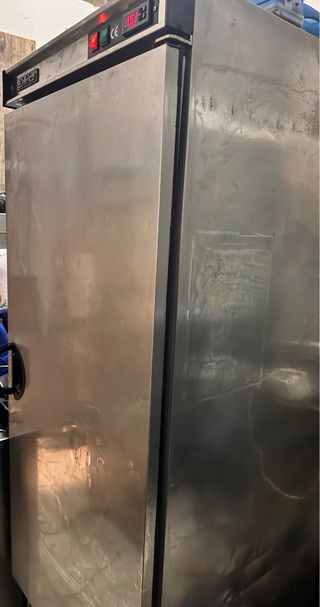 Nevera vertical industrial