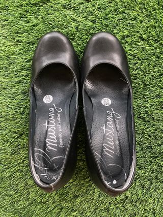 Zapatos Mustang Piel Tacón Redondo Negro