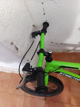 Bicicleta infantil verde