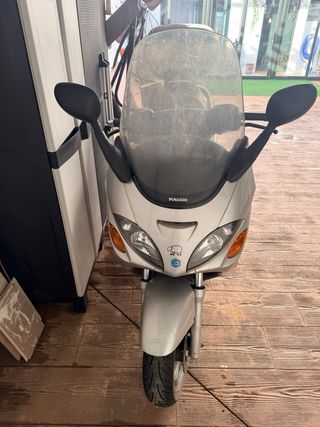 Piaggio X9 Maxi Scooter