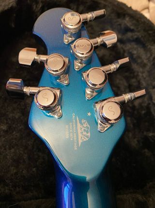 Ernie ball Music Man Majesty Kinetic Blue