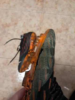 Botas Puma Fútbol Negras Naranja