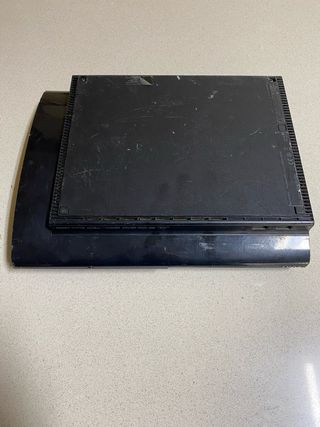 Playstation 3 Super Slim Negra.