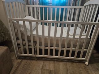 Cuna de bebé blanca