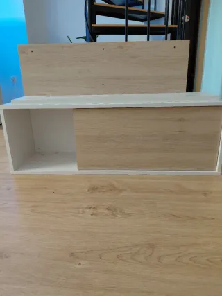 Balda y mueble alto madera y blanco