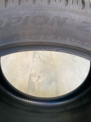 3 Ruedas con 4 meses de uso Mercedes GLC200 4MATIC