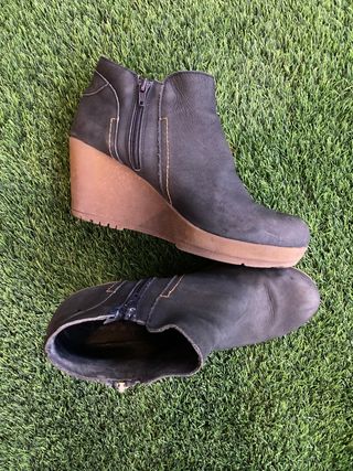 Botín cuña piel negro/gris