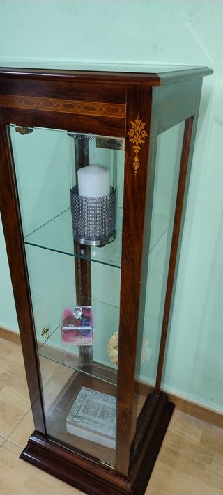 Vitrina madera y cristal