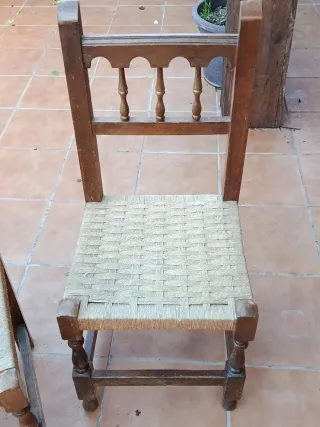 Juego de 2 sillas de madera 2x12€ Antiguas