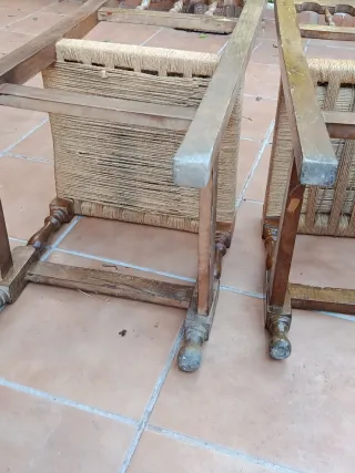 Juego de 2 sillas de madera 2x12€ Antiguas