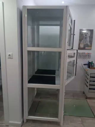 Jaula multiusos con puertas de cristal