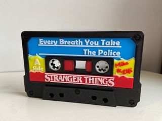 Peça Decorativa Stranger Things Cassete