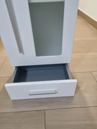 Armario de baño blanco