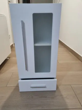 Armario de baño blanco