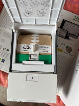 Impresora de etiquetas LEITZ blanca