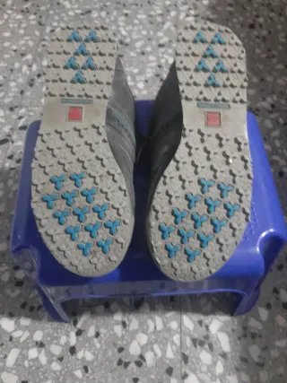 Zapatillas The North Face grises y rojas