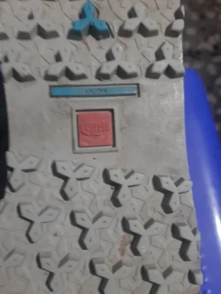 Zapatillas The North Face grises y rojas