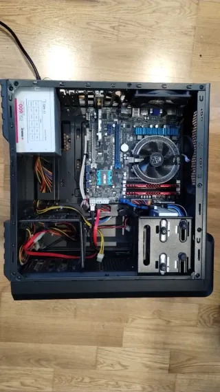 PC Torre AMD A8, 8GB RAM