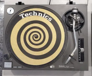 Technics SL-1210MK2 Tocadiscos