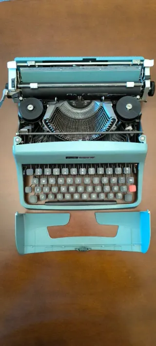 Máquina de escribir Olivetti Lettera 32