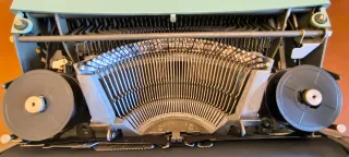 Máquina de escribir Olivetti Lettera 32