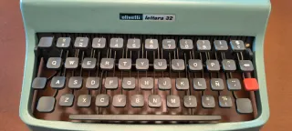 Máquina de escribir Olivetti Lettera 32