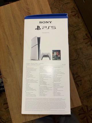 Caja PlayStation 5 con FIFA 26
