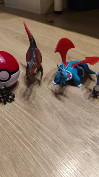 Lote Juguetes Pokémon y Dinosaurio