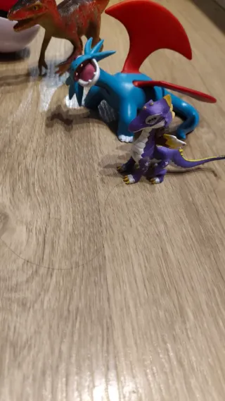 Lote Juguetes Pokémon y Dinosaurio