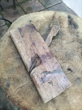 Cepillo de carpintero antiguo