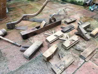 Cepillo de carpintero antiguo