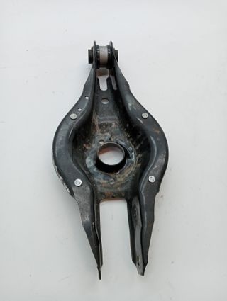 BRAZO SUSPENSION INFERIOR TRASERO DERECHO BMW SERIE 1 LIM. ( (6)