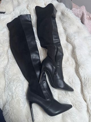 Botas altas de tacón negras