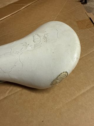 Sillín MTB Blanco con Diseño Calavera