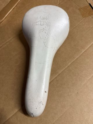 Sillín MTB Blanco con Diseño Calavera