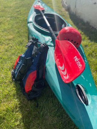 Piragua Prijon con pala y casco