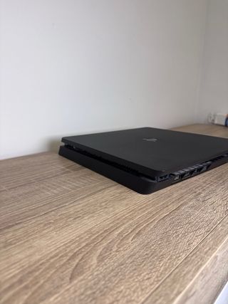 PLAYSTATION 4 SLIM Negra