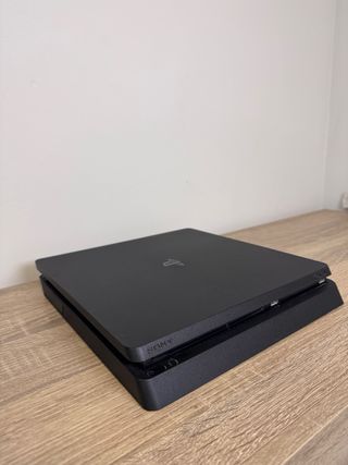 PLAYSTATION 4 SLIM Negra