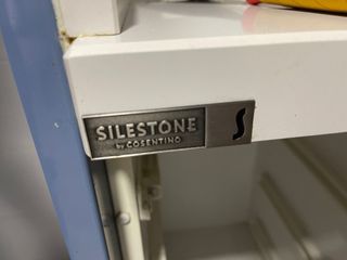 Cocina modular blanca y azul