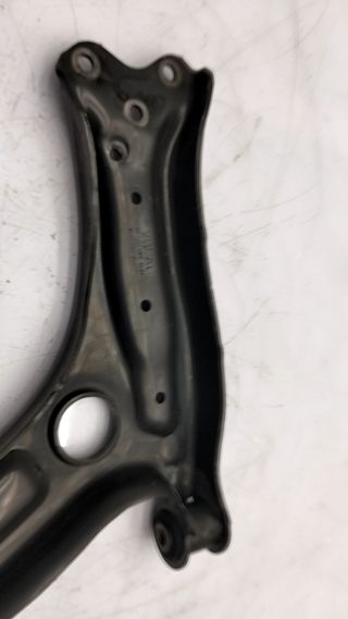 BRAZO SUSPENSION INFERIOR DELANTERO DERECHO VOLKSWAGEN POLO  (2)