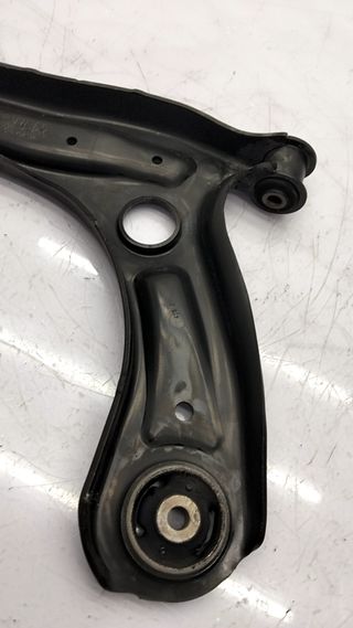 BRAZO SUSPENSION INFERIOR DELANTERO DERECHO VOLKSWAGEN POLO  (2)