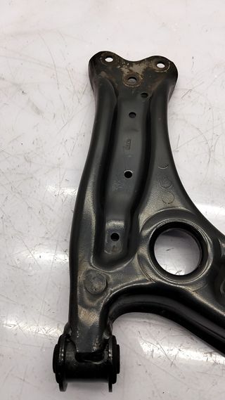 BRAZO SUSPENSION INFERIOR DELANTERO DERECHO VOLKSWAGEN POLO  (2)