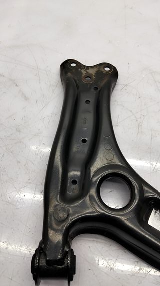 BRAZO SUSPENSION INFERIOR DELANTERO DERECHO VOLKSWAGEN POLO  (2)