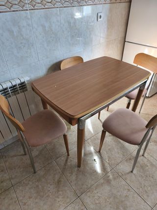 Mesa y 4 Sillas Comedor