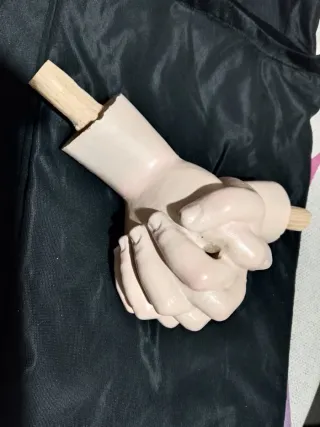 Manos entrelazadas para Virgen