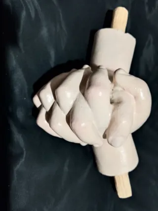 Manos entrelazadas para Virgen