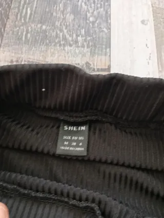 Falda larga negra con abertura