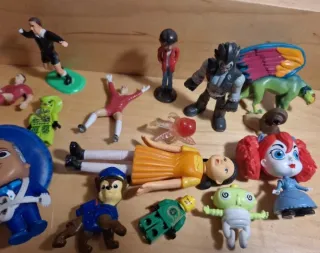 Lote 22 muñecos series y dibujos