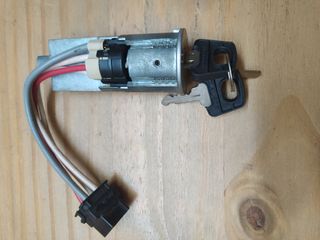 Clausor con llaves para varios modelos Renault